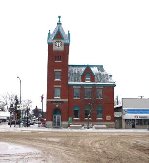 East elevation of the Minnedosa Dominion Post Office, Minnedosa, 2005; Historic Resources Branch, Manitoba Culture, Heritage, Tourism and Sport, 2005