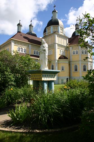 Context view from the southwest of the Ukrainian Catholic Church of the Immaculate Conception, Cooks Creek, 2005; Historic Resources Branch, Manitoba Culture, Heritage, Tourism and Sport, 2005