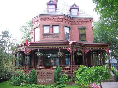 Front elevation of the Charles Richards House, Yarmouth, 2005.; Heritage Division, NS Dept. of Tourism, Culture and Heritage, 2005.