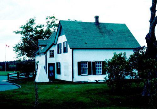 Side view of L.M. Montgomery's Cavendish, showing the integrity of the two areas comprising the cultural landscape as a reflection of Montgomery’s personal and literary worlds, 1990.; Parks Canada Agency / Agence Parcs Canada, CIHB/IBHC, 1990.