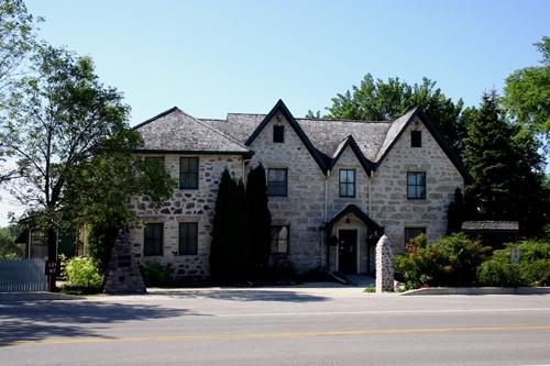 View from the west of the primary elevations of the Captain William Kennedy House, Lockport area, 2005; Historic Resources Branch, Manitoba Culture, Heritage, Tourism and Sport, 2005