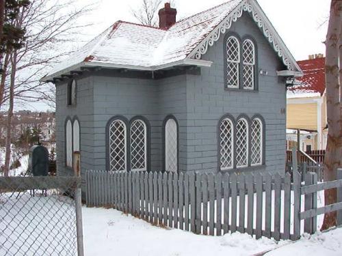 Exterior view of southern and eastern facades, Sunnyside Gatehouse, St. John's, NL.  Photo taken January 31, 2006.; HFNL/ Deborah O'Rielly 2006.