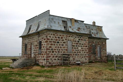 Primary elevations, from the northeast, of the Menarey House, Cartwright area, 2006; Historic Resources Branch, Manitoba Culture, Heritage and Tourism, 2006
