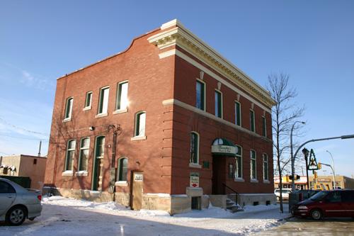 Side elevations, from the northeast, of the Selkirk Dominion Post Office and Customs Building, Selkirk, 2005; Historic Resources Branch, Manitoba Culture, Heritage and Tourism 2005