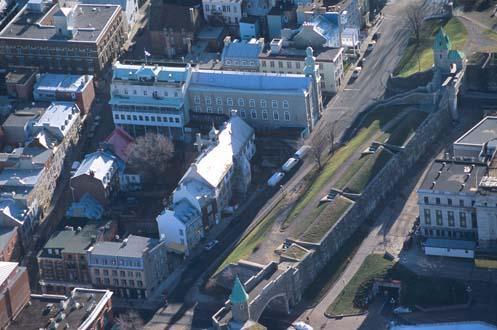 Édifice de la National School; Ministère de la Culture et des Communications, Pierre Lahoud, 2004