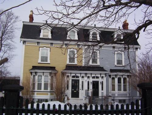 Exterior view of front facade, looking northwards.  Photo taken February 2005.; HFNL/ Debbie O'Rielly 2006.