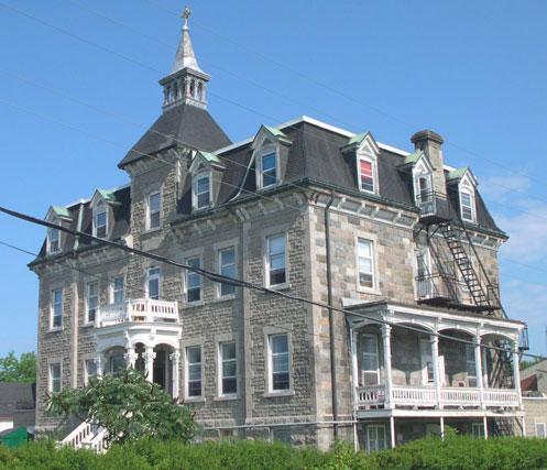 Couvent; Fondation du patrimoine religieux du Québec, 2003