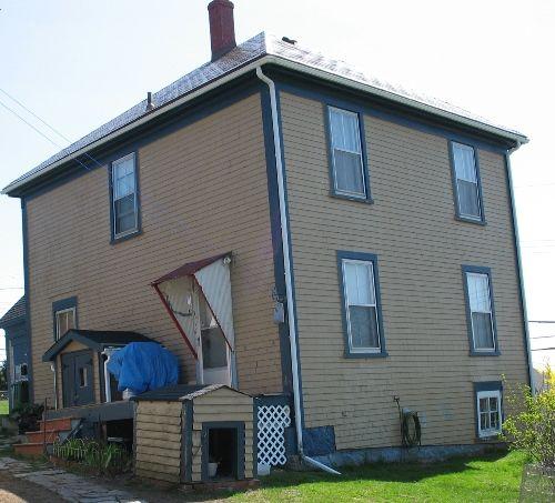 Rear and side elevations, MacIsaac House, Garden Lots, Lunenburg County, Nova Scotia, 2006.; Heritage Division, Nova Scotia Department of Tourism, Culture and Heritage, 2006.