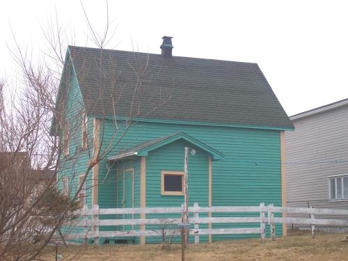 View looking east of the George and Mary Lake House in Fortune, NL. Photo taken April 2006. ; HFNL/Andrea O'Brien 2006