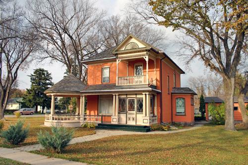 Primary elevations, from the southeast, of the Hay House, Killarney, 2006; Historic Resources Branch, Manitoba Culture, Heritage, Tourism and Sport, 2006