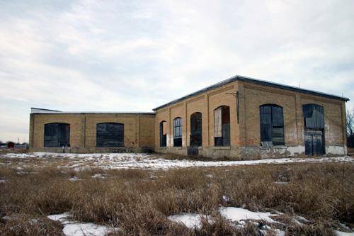Contextual view, from the southeast, of the Reston Canadian Pacific Railway Engine House, Reston, 2005; Historic Resources Branch, Manitoba Culture, Heritage, Tourism and Sport, 2005