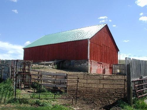 View of Ontario-style bank barn built into the side of the hill, and surrounding farm yard, 2005.; Lindy Thorsen, 2005.