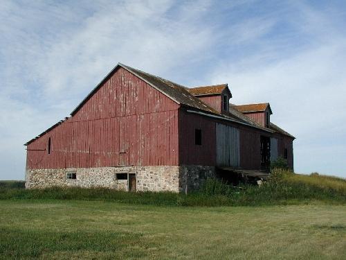 Front and side elevations of Ontario-style bank barn, featuring fieldstone foundation and dormers, 2005.; Lindy Thorsen, 2005.