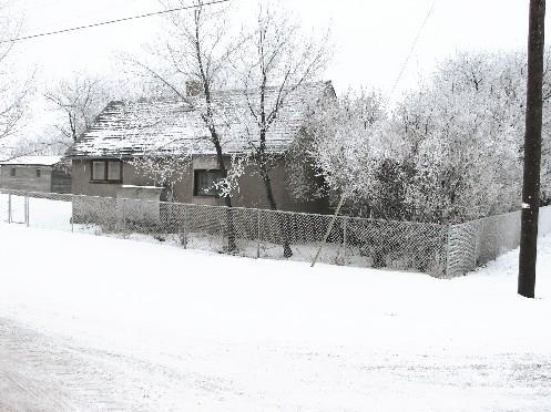 View of Francis House featuring its vernacular architecture, 2006.; Saskatchewan Architectural Heritage Society, Frank Korvemaker, 2006.