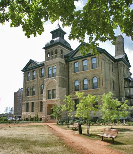 Primary Elevation, from the northeast, of Isbister School, Winnipeg, 2006; Historic Resources Branch, Manitoba Culture, Heritage, Tourism and Sport, 2006