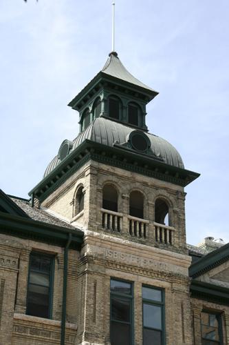 View of the tower of Isbister School, Winnipeg, 2006; Historic Resources Branch, Manitoba Culture, Heritage, Tourism and Sport, 2006