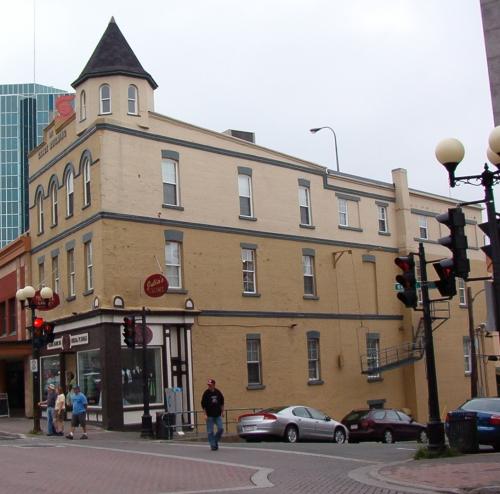 View of western facade, 283-285 Water Street, St. John's, NL.  Photo taken July 2006.; HFNL/ Deborah O'Rielly 2006