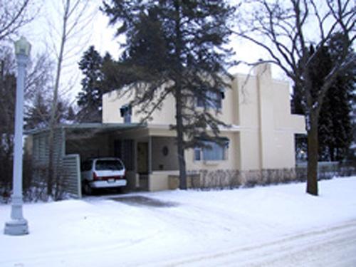 View of the Hyndman Residence, Edmonton looking toward the front entrance and carport facing west along 136 Street (January 2005); City of Edmonton, 2005
