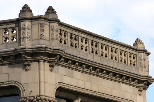 Roof detail of the Curry Building, Winnipeg, 2006; Historic Resources Branch, Manitoba Culture, Heritage and Tourism 2006