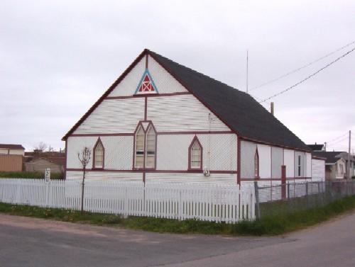 Front and side view of SUF Lodge #9, Canon Bayley Road, Bonavista, NL, 2006/06/14; L Maynard/HFNL 2006