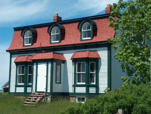 Front view of Jubilee House, Bonavista, summer 2005, after restoration work; HFNL 2005