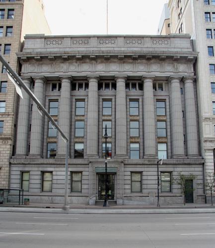 Primary elevation, from the west, of the Bank of Commerce, Winnipeg, 2006; Historic Resources Branch, Manitoba Culture, Heritage and Tourism 2006