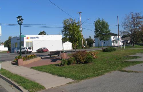 Location at the corner of 2 important streets in the village.; Village of Saint-Louis-de-Kent