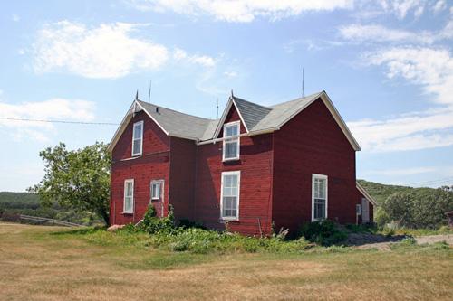 Primary elevations, from the northeast, of the Lea House, Manitou area, 2006; Historic Resources Branch, Manitoba Culture, Heritage and Tourism, 2006