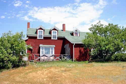 South elevation of the Lea House, Manitou area, 2006; Historic Resources Branch, Manitoba Culture, Heritage and Tourism, 2006