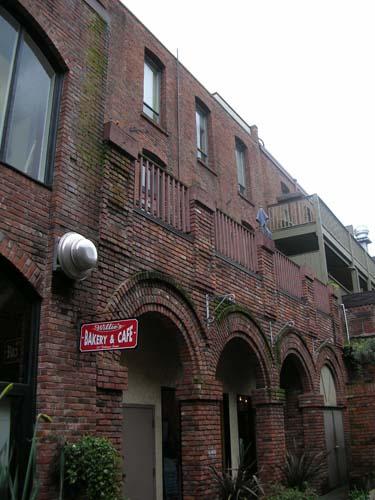Exterior view of the Colonial Metropole Hotel, February 2006.; City of Victoria, Berdine J. Jonker, 2006.