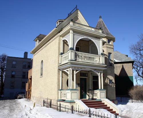 Secondary elevations, from the southeast, of the Benard House, Winnipeg, 2006; Historic Resources Branch, Manitoba Culture, Heritage and Tourism, 2006