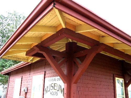 View of the broad overhanging eaves and brackets typically found on railway stations, 2005.; Saskatchewan Architectural Heritage Society, Kyle Zelmer, 2005