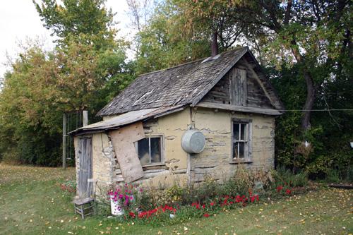 Oblique view, from the southwest, of the Torsky Cabin, Rossburn area, 2006; Historic Resources Branch, Manitoba Culture, Heritage and Tourism, 2006