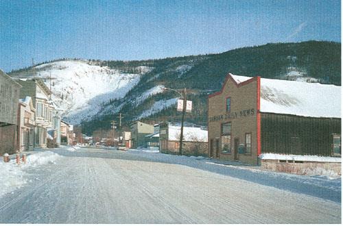 Third Avenue looking northeast from near Queen Street, Dawson, Yukon, 1999.; Agence Parcs Canada / Parks Canada Agency, Gordon Fulton, 1999.