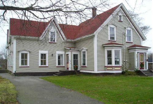 Southwest perspective of the Jacob Sweeny House, Yarmouth, NS; Heritage Division, NS Dept. of Tourism, Culture & Heritage, 2006