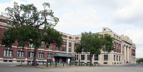 Contextual view, from the southwest, of the Winnipeg Canadian Pacific Railway Station, Winnipeg, 2006; Historic Resources Branch, Manitoba Culture, Heritage and Tourism, 2006
