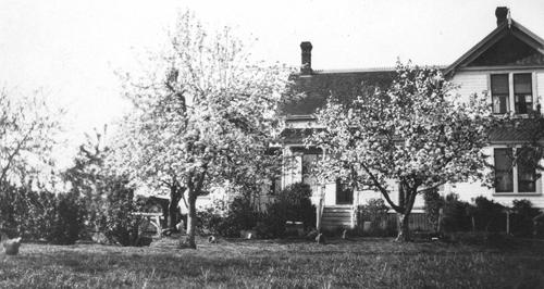 Exterior historic view of the Asbury/Erskine House, ca. 1935; Delta Museum and Archives; #1994-18-53