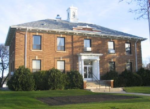 Front Facade of the Wynyard Court House featuring the symetrical massing, 2005; Government of Saskatchewan, Jay Kasperski, 2005.