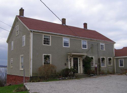 Northeast perspective of the facade and east gable end of the John Brown House, Yarmouth, NS; Heritage Division, NS Dept. of Tourism, Culture & Heritage, 2006