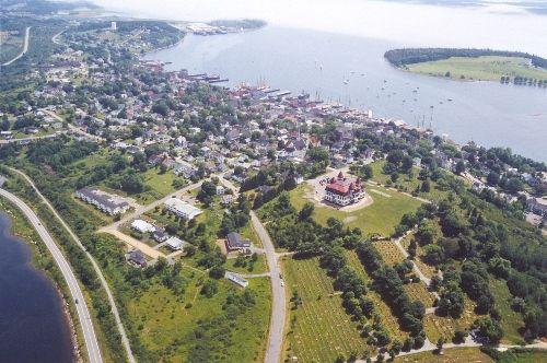 Aerial view of Lunenburg Academy, from the north west.; Heritage Division, NS Dept. of Tourism, Culture and Heritage, 2005.