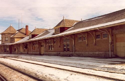View of the western elevation of the railway station.; Parks Canada Agency / Agence du Parcs Canada, Marilyn E. Armstrong-Reynolds, 1990.