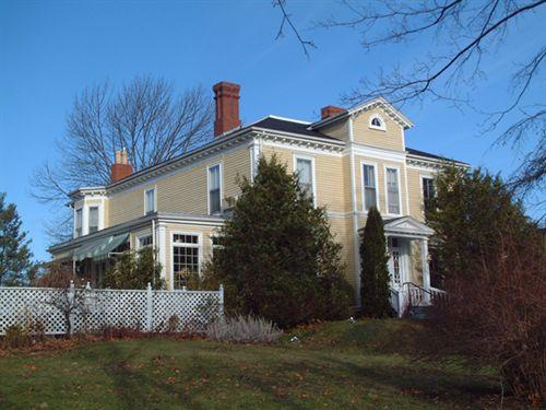 side elevation, Thompson House, Wolfville, NS, 2006; Heritage Division, NS Dept. of Tourism, Culture and Heritage, 2006