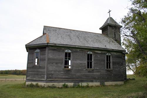 Secondary elevations, from the north, of Sts. Peter and Paul Ukrainian United Church, Inglis area, 2006; Historic Resources Branch, Manitoba Culture, Heritage and Tourism, 2006