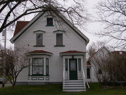 The front (west) elevation of the Joseph Sleeth House, Yarmouth, NS, 2006; Heritage Division, NS Dept. of Tourism, Culture & Heritage, 2006