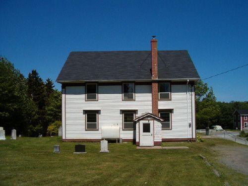 South west elevation, Northwest United Baptist Church, Fauxburg, 2004.; Heritage Division, NS Dept. of Tourism, Culture and Heritage, 2004.
