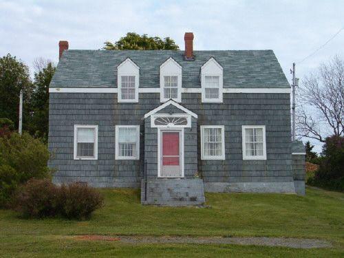 Front elevation, William Stalker Homestead, Lockeport, 2004.; Heritage Division, NS Dept. of Tourism, Culture and Heritage, 2004.