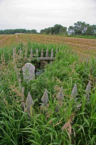 Contextual view, from the south, of Betsey Ramsay's Grave, Riverton area, 2006; Historic Resources Branch, Manitoba Culture, Heritage and Tourism, 2006