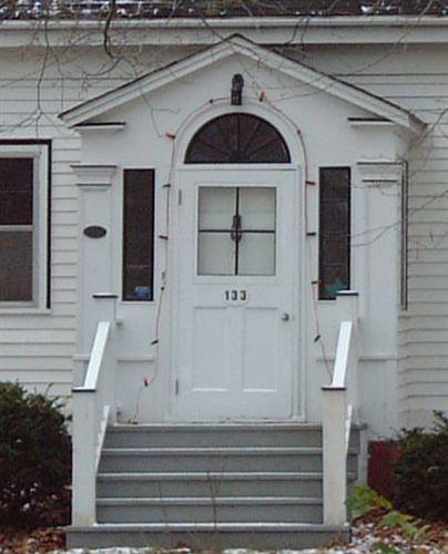 front door detail, DeWolf-Clarke House, Wolfville, NS, 2006; Heritage Division, NS Dept. of Tourism, Culture and Heritage, 2006
