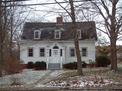 front elevation, DeWolf-Clarke House, Wolfville, NS, 2006; Heritage Division, NS Dept. of Tourism, Culture and Heritage, 2006