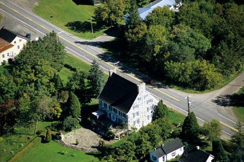 Maison Ambroise-Chavigny-De La Chevrotière; Ministère de la Culture et des Communications, Pierre Lahoud, 2004